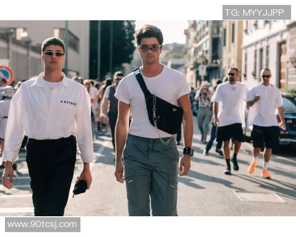 克罗地亚足球明星身穿西装展现绅士风范与运动魅力的完美结合